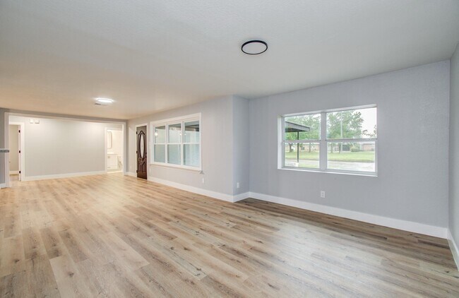Building Photo - 4914 W 43rd St