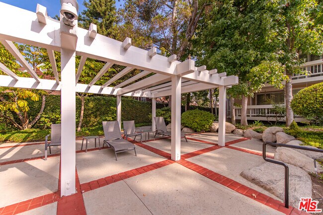 Building Photo - 4342 Redwood Ave