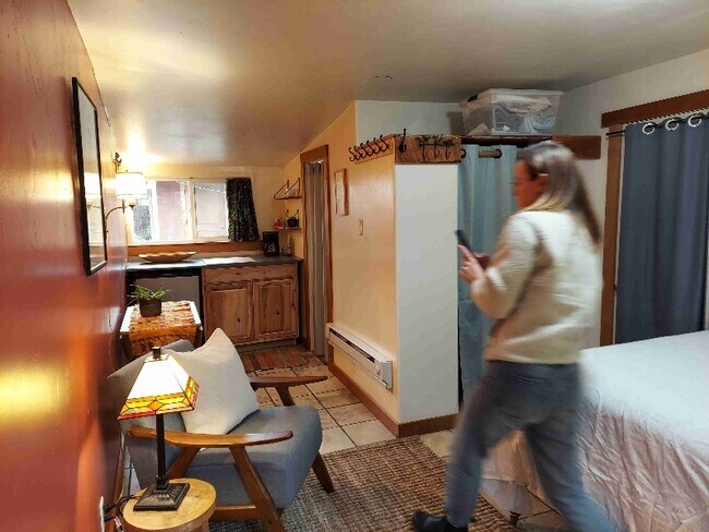 Building Photo - 8 Woodford St