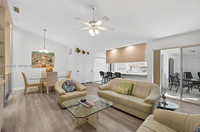 Building Photo - 7102 Geminata Oak Ct