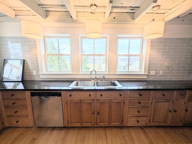 Building Photo - 33 Old Cemetery Rd