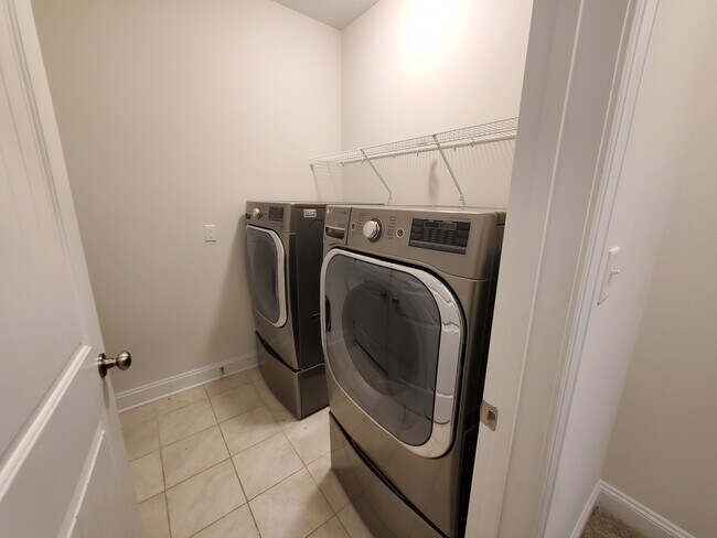 Building Photo - 600 Unity Ct