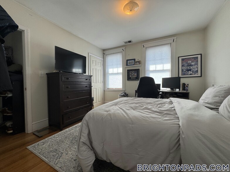 Building Photo - 138 Nonantum St