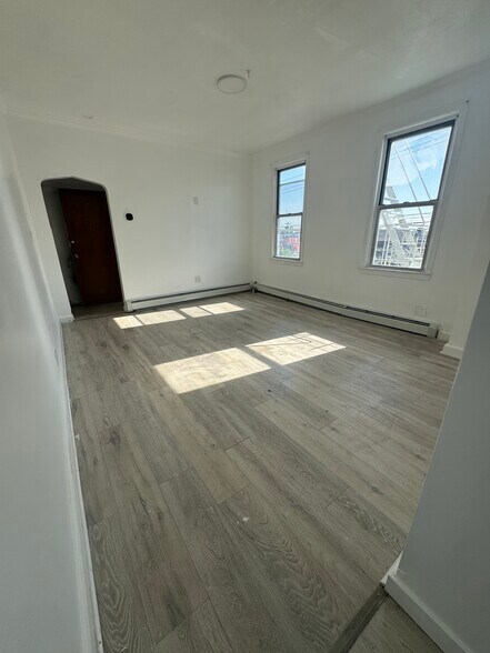 Building Photo - 1848 126th St