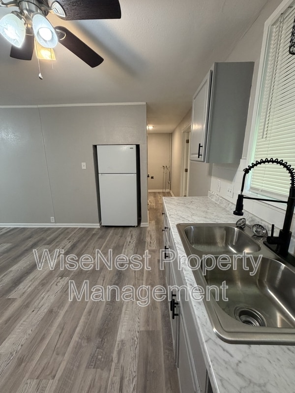 Building Photo - 2725 N 47th Terrace