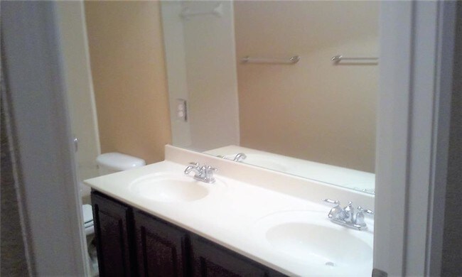 Building Photo - 15537 Gatehouse Dr