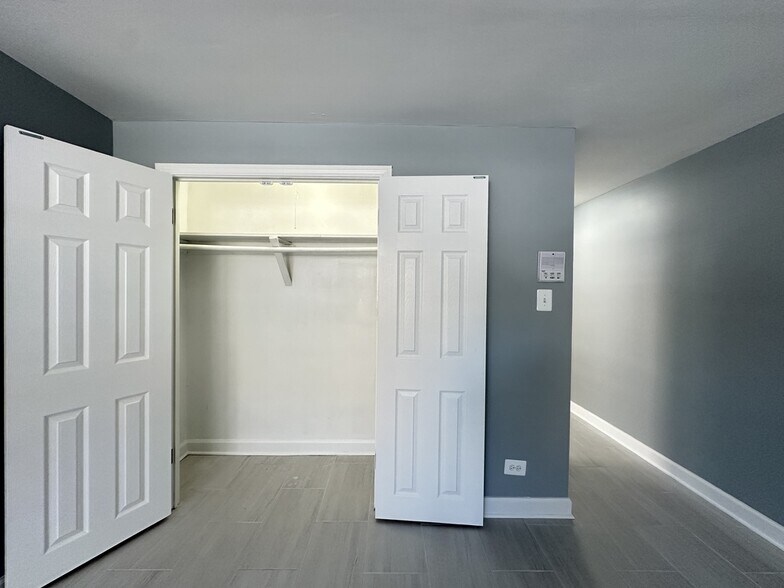 Building Photo - 6715 N California Ave