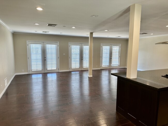 Building Photo - 6441 Baird Ave