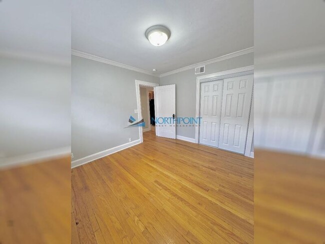 Building Photo - 307 E 43rd St