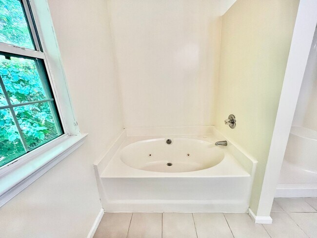 Building Photo - Spacious 4 Bedroom Home on Cul-de-sac in Castleton Virginia Beach!