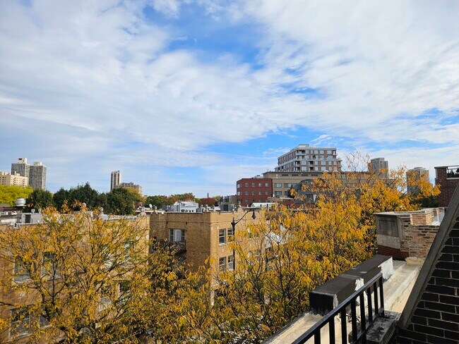 Building Photo - 2250 N Lincoln Ave