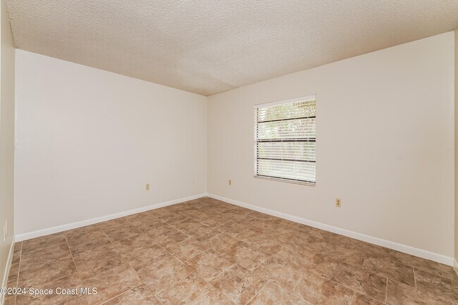 Building Photo - 1810 Pace Dr NW