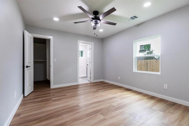 Building Photo - 9529 Fairland Dr