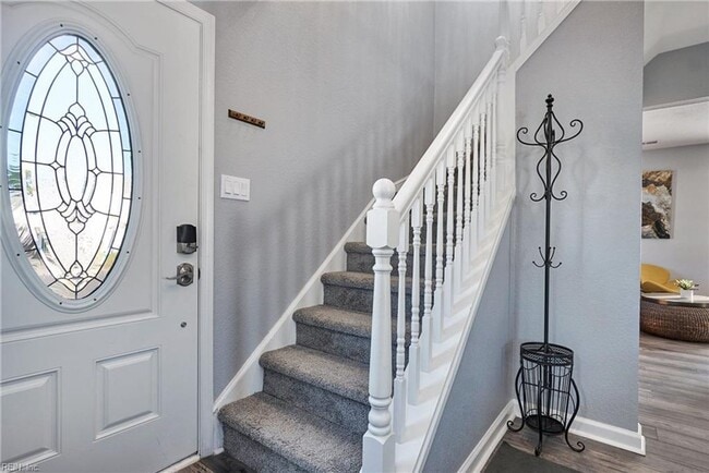 Building Photo - Spacious VB Townhouse!
