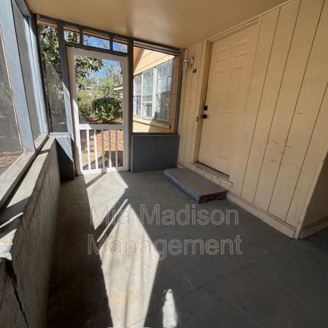 Building Photo - 40 Wesley St