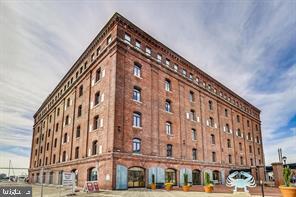 Building Photo - 1000 Fell St