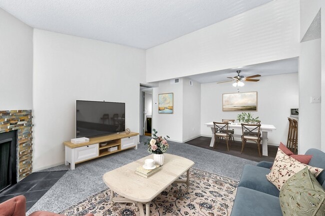 A1 Living Area w/ Breakfast Nook - Vesper Apartments