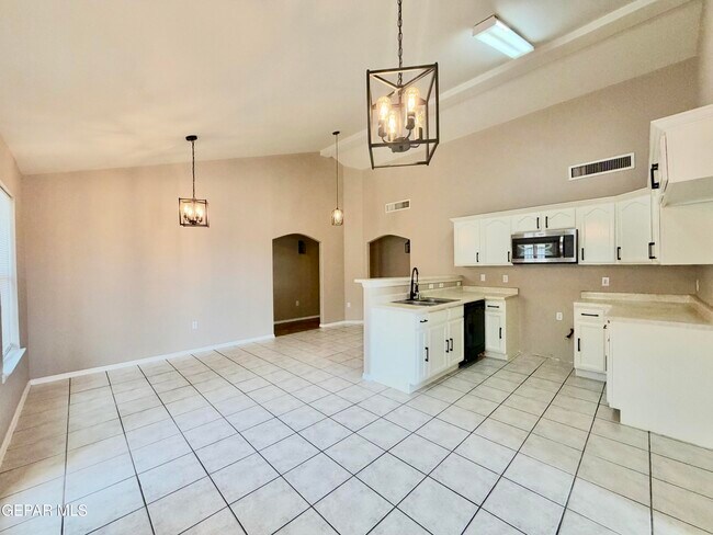 Building Photo - 3904 Tierra Marfil Rd