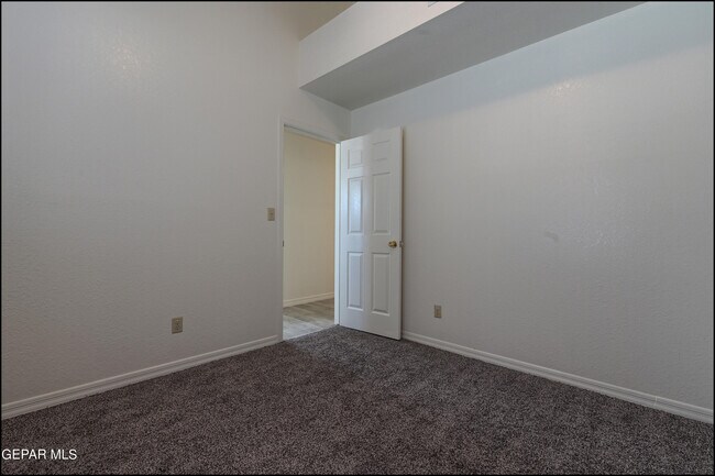 Building Photo - 129 Torrey Pines Dr