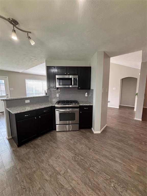 Building Photo - 1702 Oak Ridge Dr