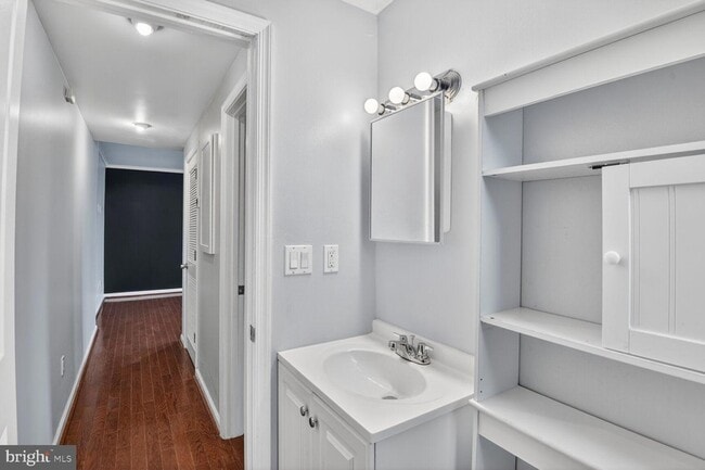 Building Photo - 1364 Constitution Ave NE