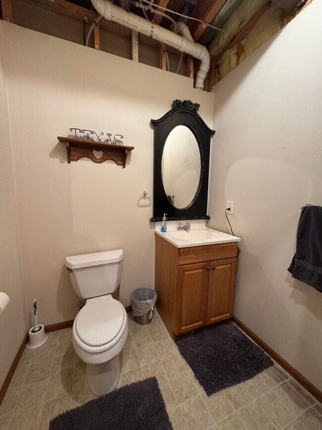 Building Photo - Great Tri-level home in West Loveland