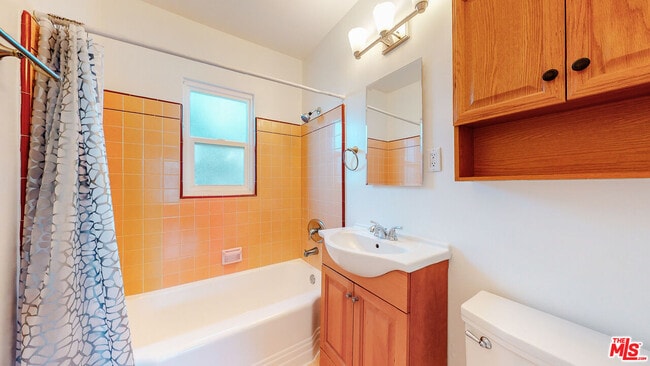 Building Photo - 11284 Montana Ave