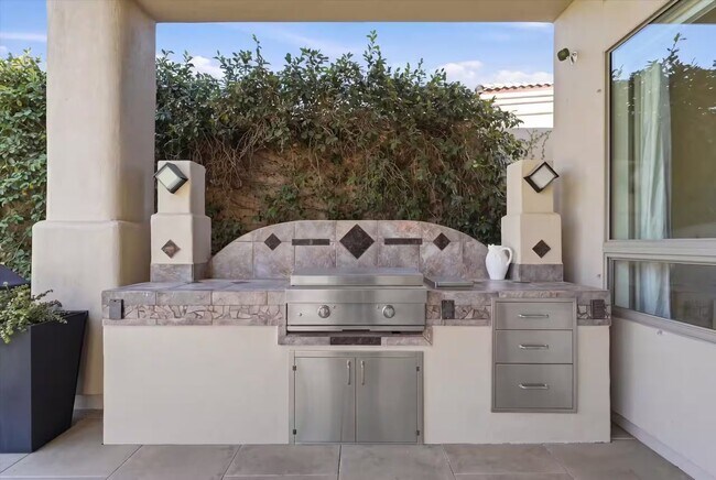 Building Photo - 6460 E Trailridge Cir