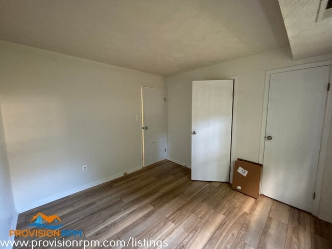Building Photo - 776 Southern Hills Dr