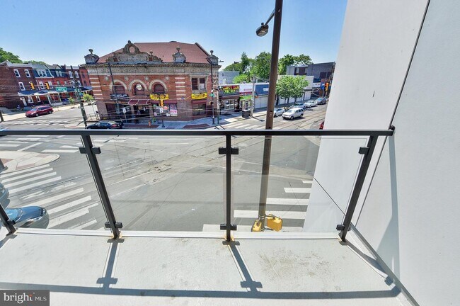 Building Photo - 3965 Lancaster Ave