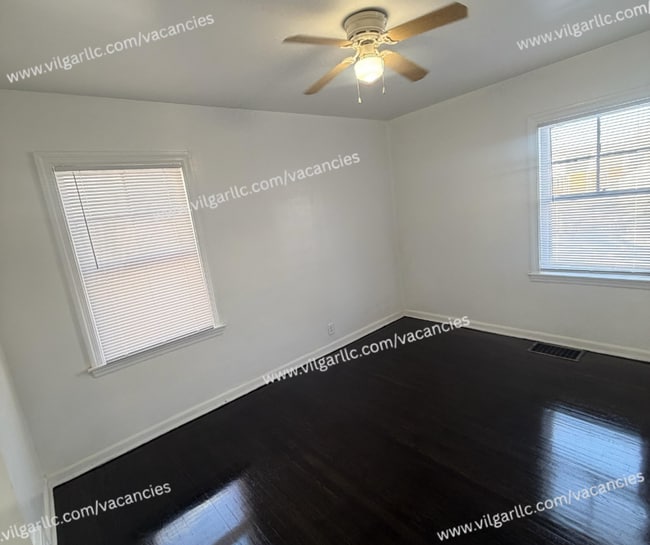 Building Photo - Spacious 2 Bedrooms • 1 Bathroom Home