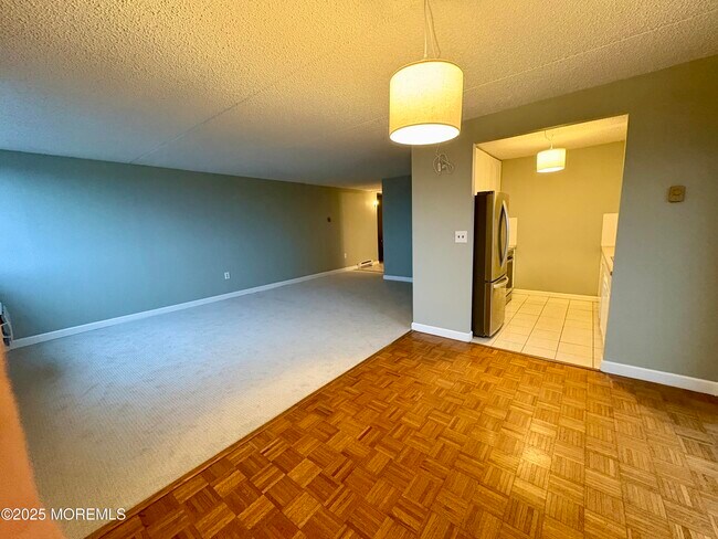 Building Photo - 1000 River Rd