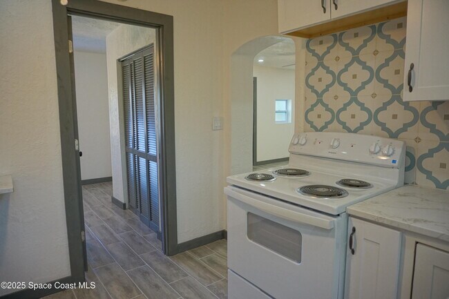 Building Photo - 2836 Shwonda Ave NE