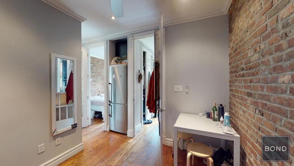 Primary Photo - 234 Mott St