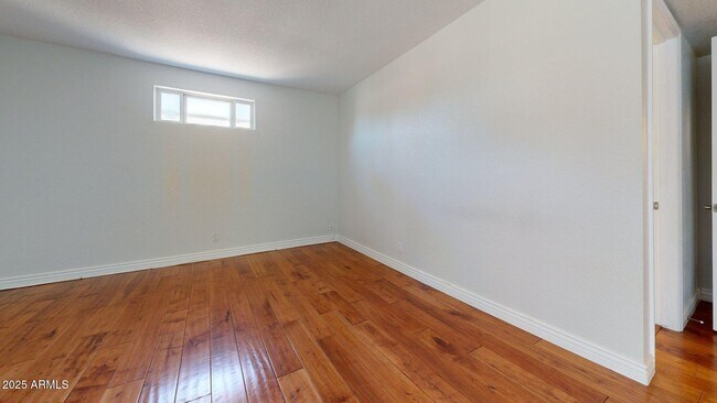 Building Photo - 2534 S Grandview Ave