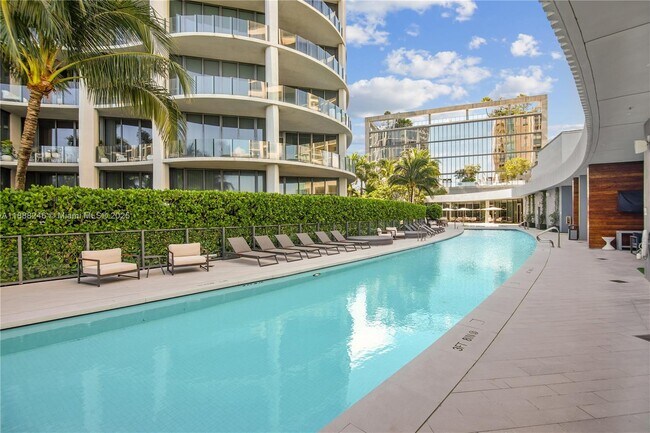 Building Photo - 2831 S Bayshore Dr