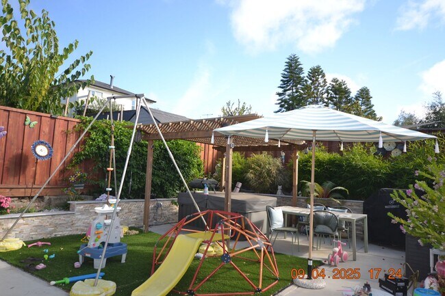 Building Photo - Hayward 3Bed/2Ba Bright & Modern Home with...