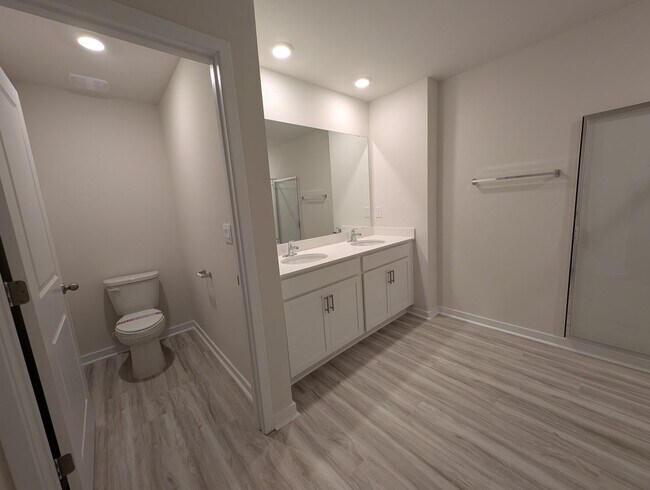 Building Photo - Beautiful New Build Home located in the Cardinal Creek Community!