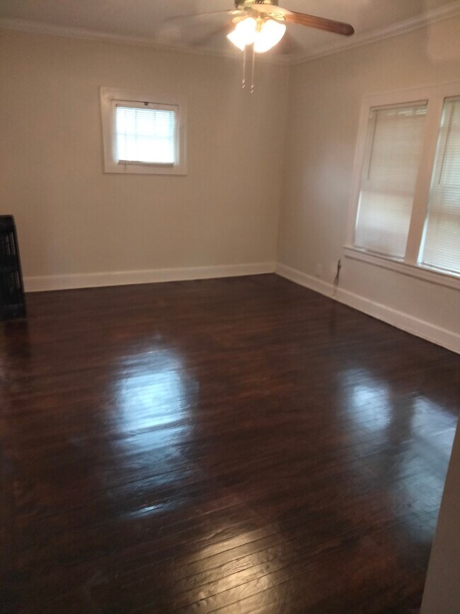 Building Photo - 1220 W 104th St