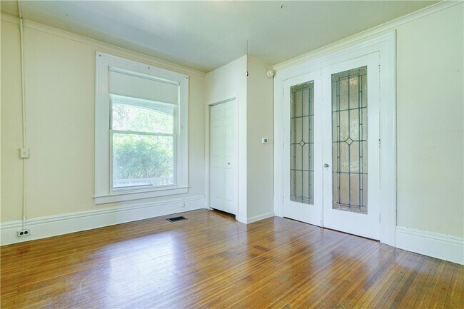 Building Photo - 14 Vick Park A