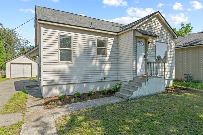 Building Photo - 1734 N Stone St