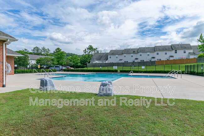 Building Photo - 1101 Downs Blvd