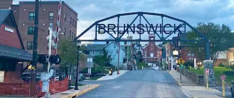 Building Photo - 302 W Potomac St