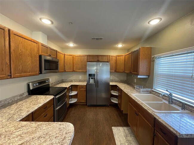 Building Photo - 111 Hillview Ln