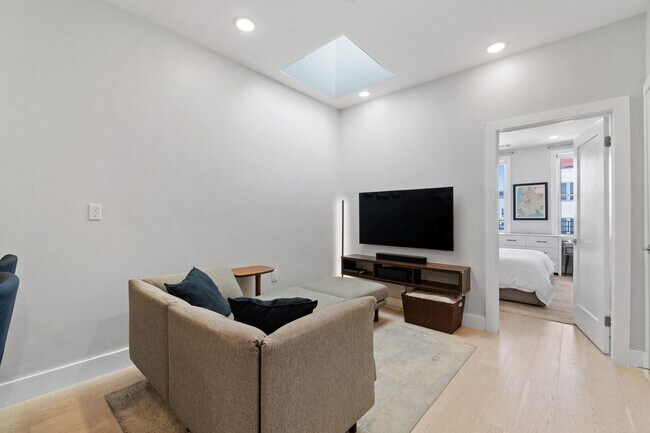 Building Photo - 406 Madison St