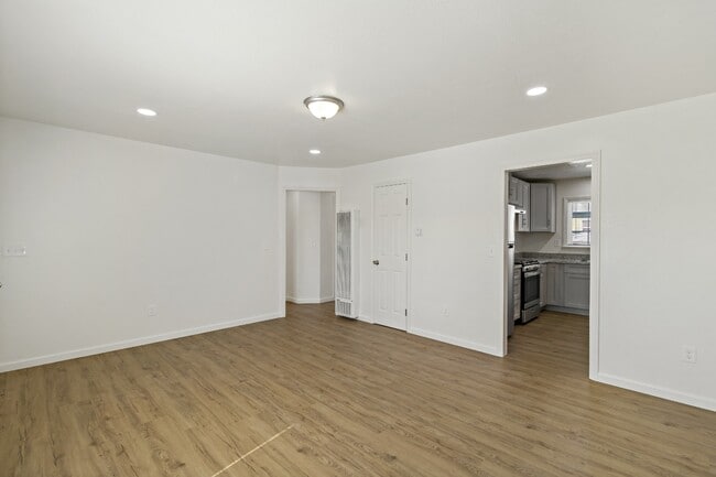 Building Photo - 540 2nd St