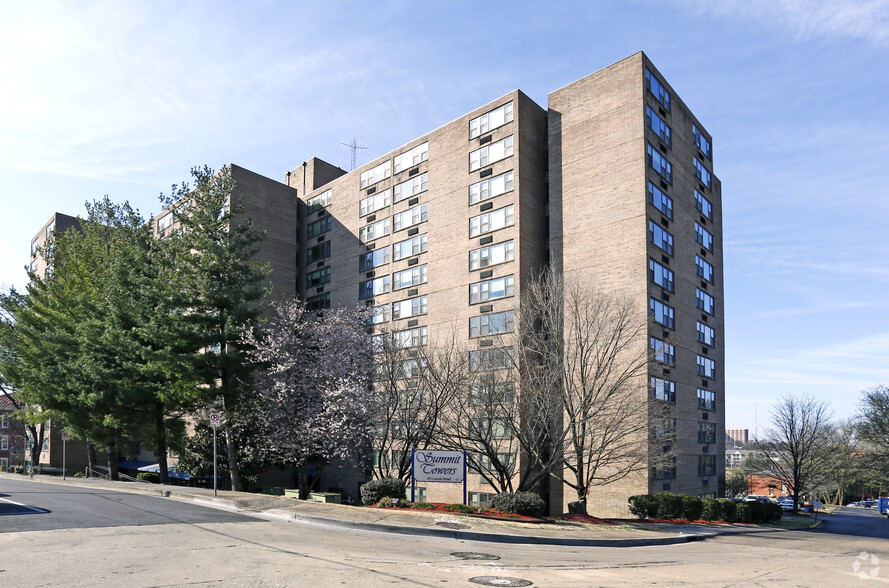 Building Photo - Summit Towers