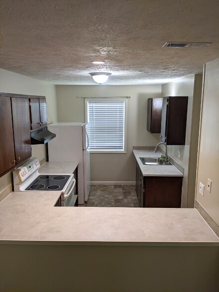 Primary Photo - 5843 Aftonshire Dr