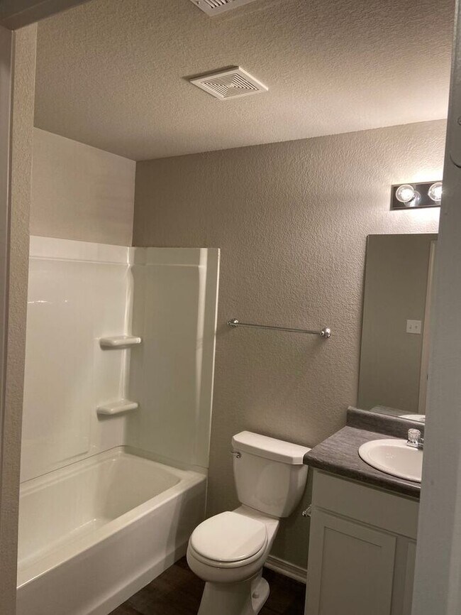 Building Photo - Pre-Leasing Now! | Modern Four-Bedroom, Two-Bath Home in Conrad Court