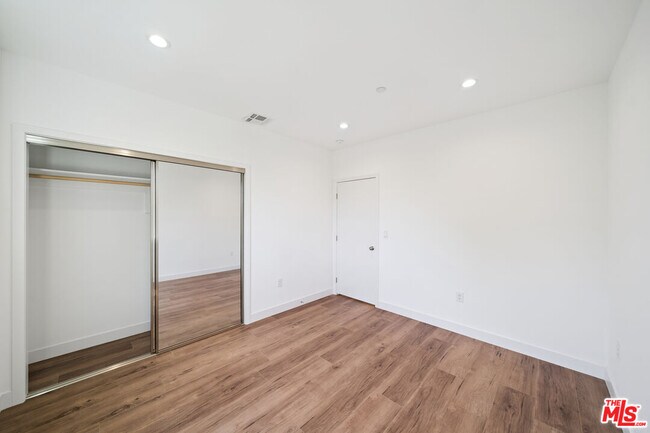 Building Photo - 6336 Beck Ave